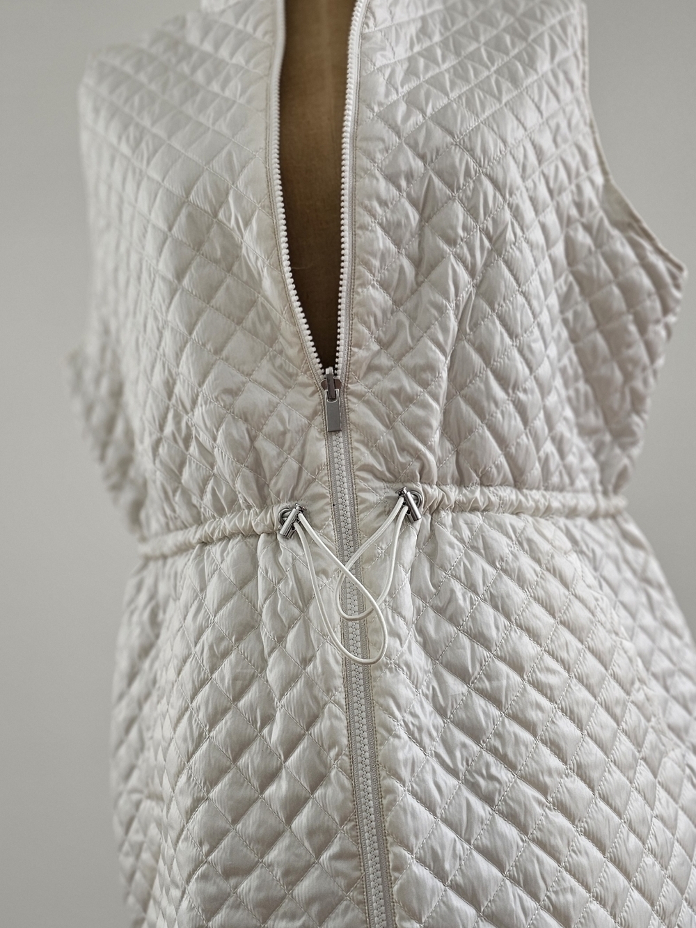 Chico's Quilted Sleeveless Zip Vest in Cream Size 2